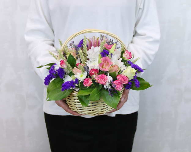 Кошик квітів Барвистий подарунок