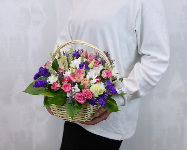 Кошик квітів Барвистий подарунок