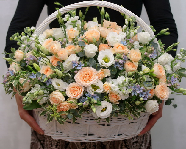 Кошик квітів Ніжний