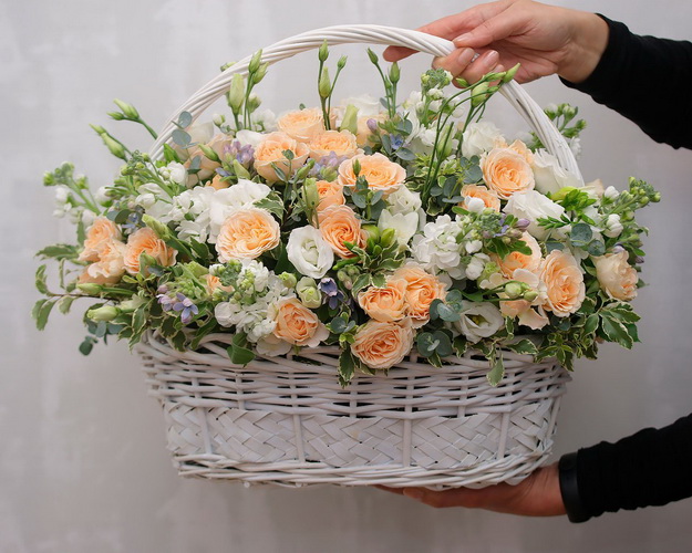 Кошик квітів Ніжний