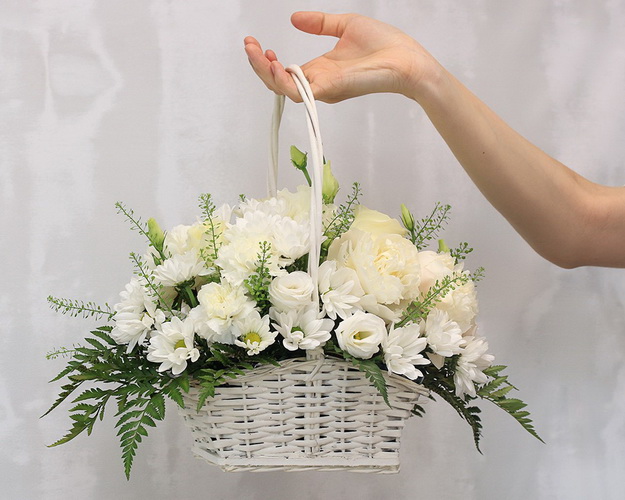 Кошик квітів Білосніжка