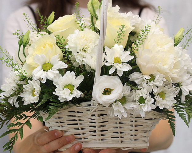 Кошик квітів Білосніжка