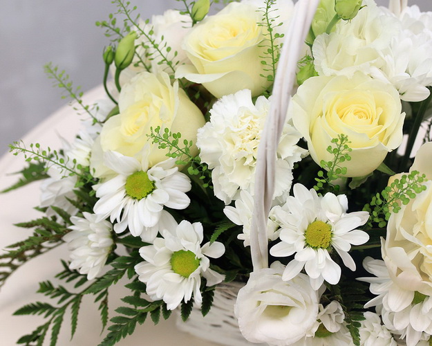 Кошик квітів Білосніжка